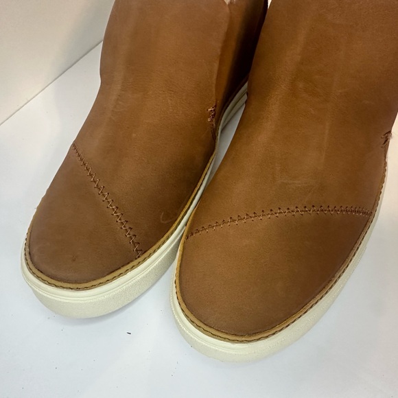 Toms Brown Fur-Lined Slip-On Sneakers - Picture 4 of 12
